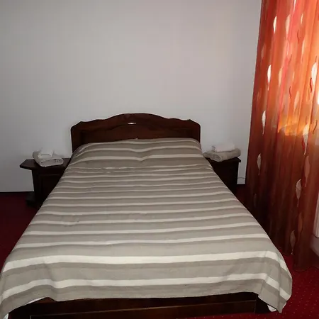Guest house Pizza House *