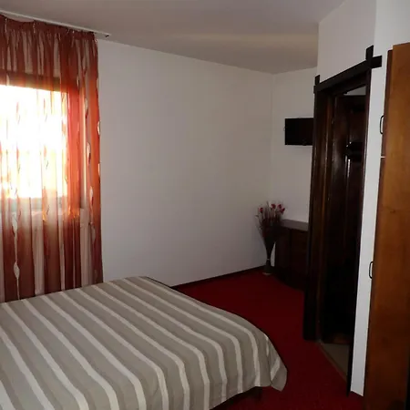 Guest house Pizza House Hangu